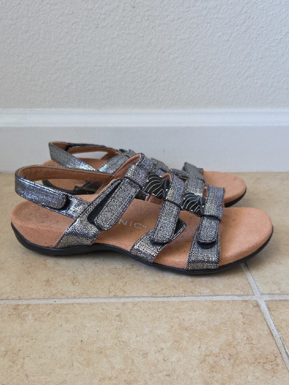 VIONIC AMBER Metallic Silver Strappy Slingback Sandals Adjustable Velcro Sz 6 - Picture 6 of 14